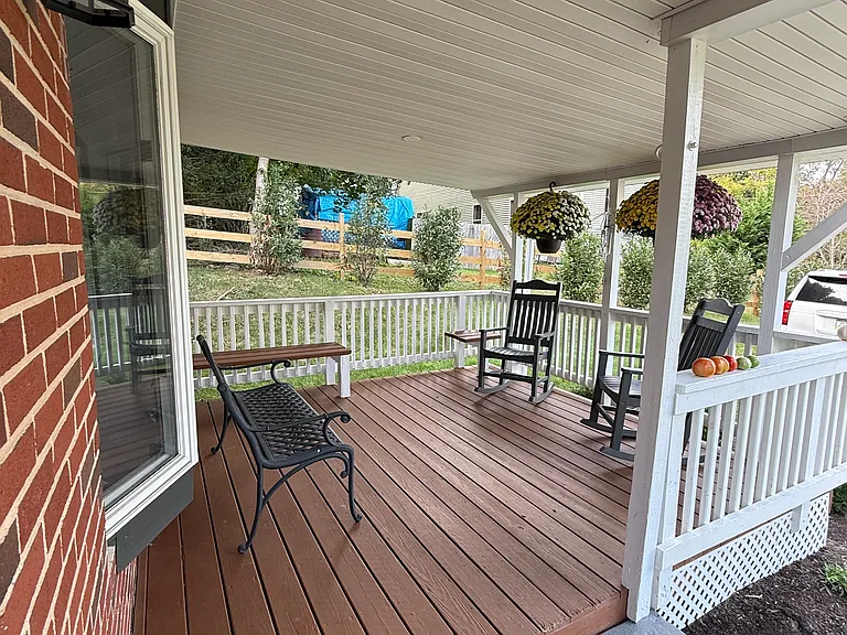 1033 Doe Run Rd — Photo 11