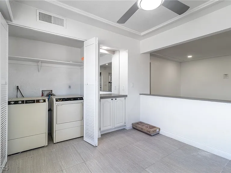 2200 Venus St #C — Photo 9