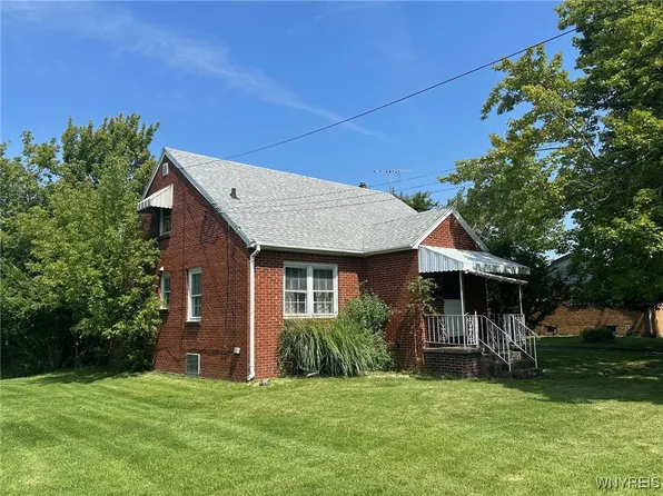 64 E Milnor Ave, Lackawanna, NY 14218