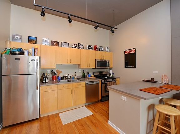 4th image of 900 N Kingsbury St APT 1021