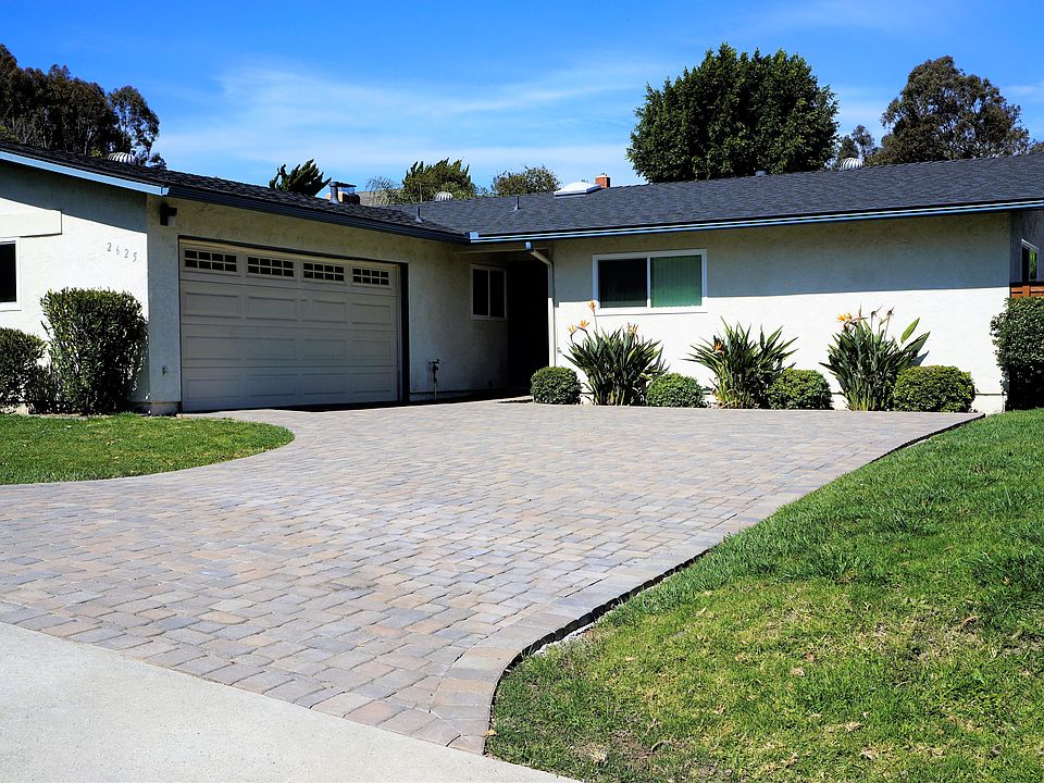 Cobble paved entrance