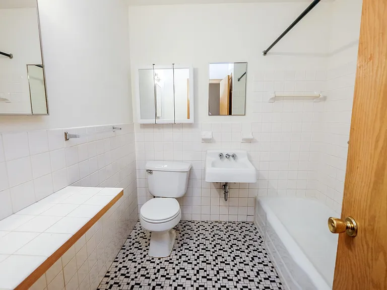Pleasant Ave Apartments — Photo 20