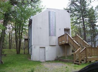 1218 Clover Rd, Long Pond, PA 18334