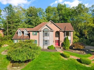 25 Green Meadow Pl, Youngstown, OH 44514