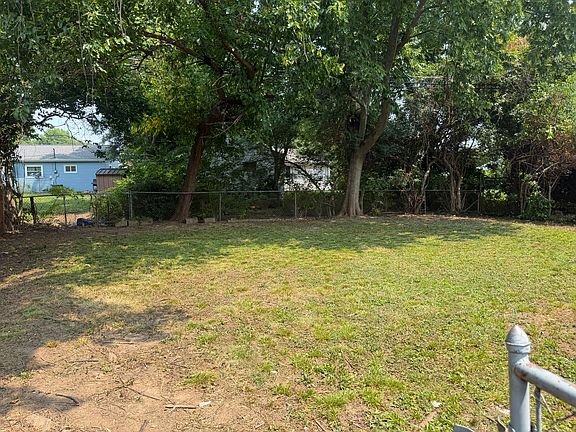 5th image of 1216 Grovewood Dr