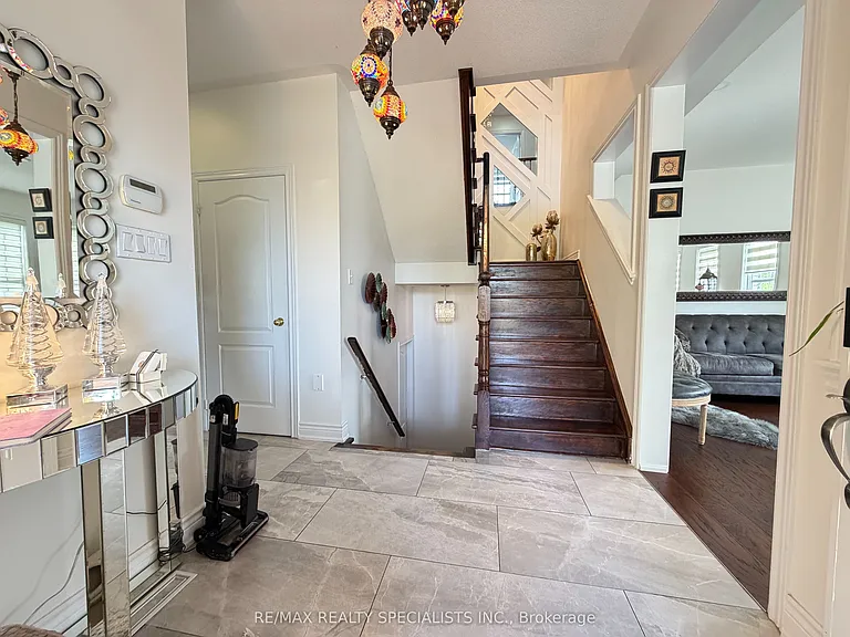 214 McCready Dr — Photo 7