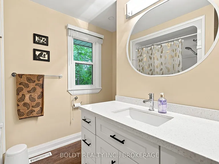 8166 Thorold Stone Rd — Photo 11