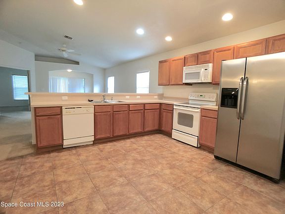 2nd image of 849 Macon Dr