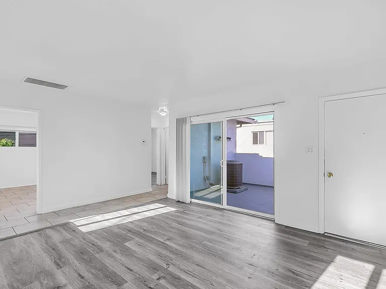 10107 England Ave — Photo 4