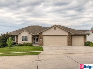 1408 S Larchmont Dr, Council Bluffs, IA 51503
