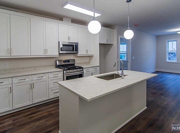 2nd image of 313 Woodland Pl APT 207
