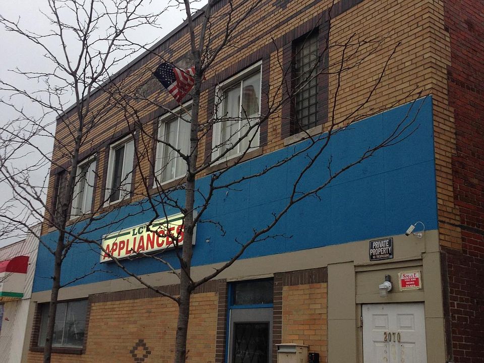 1st image of 2070 Fort St Fl 2nd