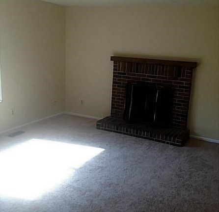 3rd image of 128 Amberwood Ct