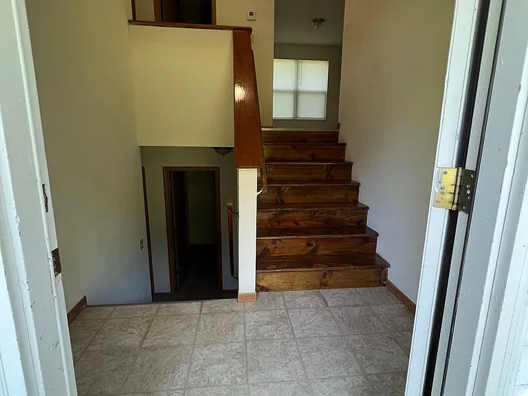 615 Portsmouth Dr — Photo 6