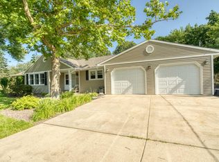 1124 W Orchard Ln, Peoria, IL 61615