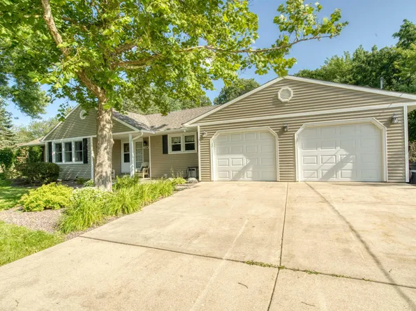 1124 W Orchard Ln, Peoria, IL 61615