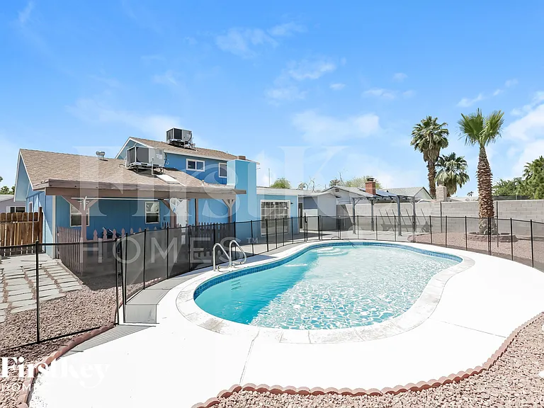 825 Antigua St — Photo 15