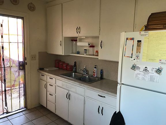 3rd image of 533 W Cortland Ave
