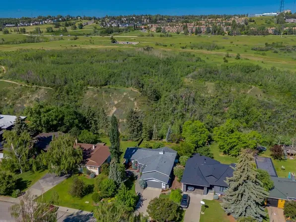 333 E Wildwood Dr SW, Calgary, AB T3C 3E4