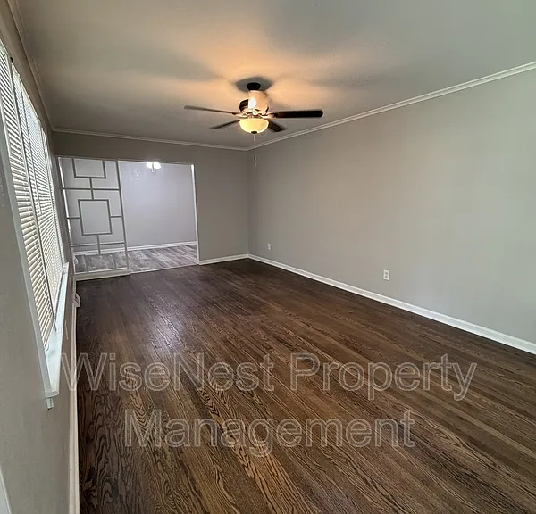 2725 N 47th Ter — Photo 3