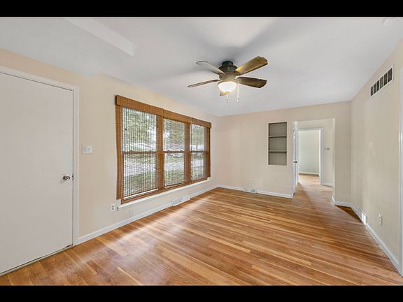 3rd image of 622 Holiday Ave