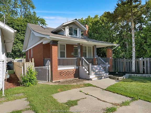 3rd image of 79 Forest St