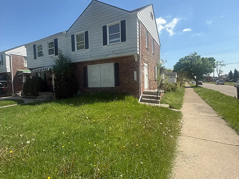 20602 Regent Dr — Photo 1