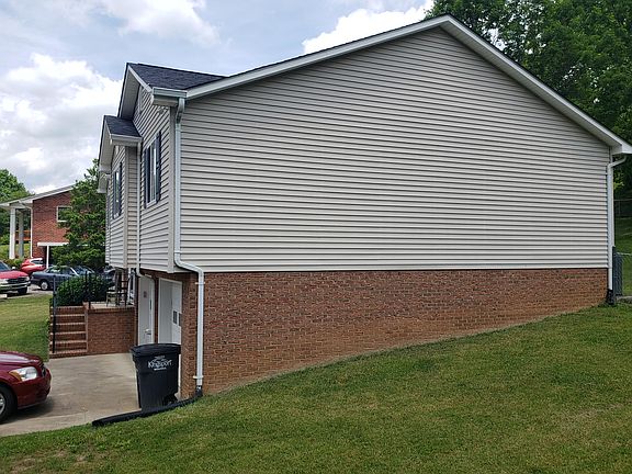 2nd image of 3820 Alderwood Dr