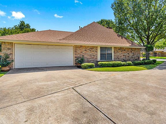 3rd image of 744 Arbor Creek Dr