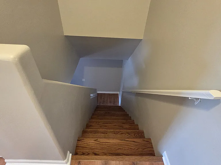 407 Trenton Ct — Photo 10