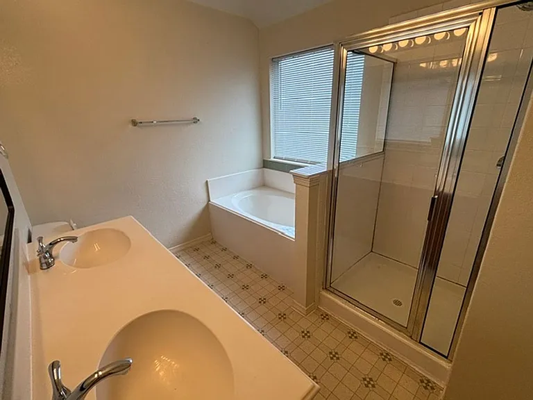 4415 Ashbury Ln — Photo 13