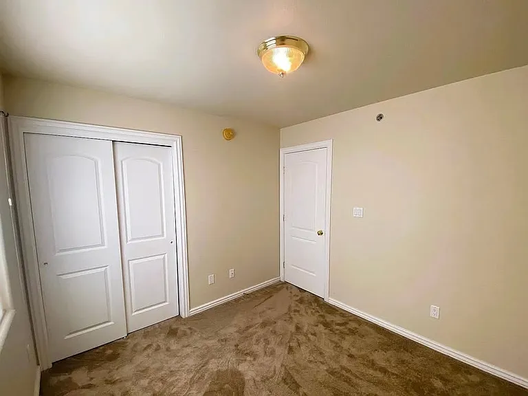 1912 Hollyhock Cir — Photo 30