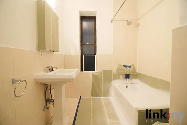 Rented by Link NY Realty | media 16