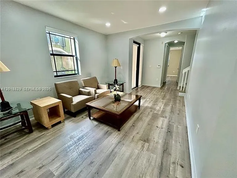 607 NE 35th Ave #607 — Photo 8