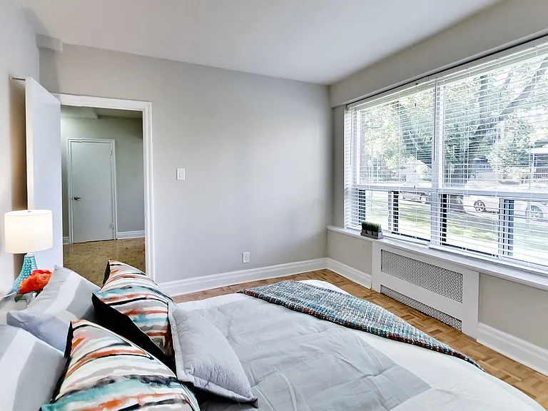 2100 Bathurst St #308 — Photo 40