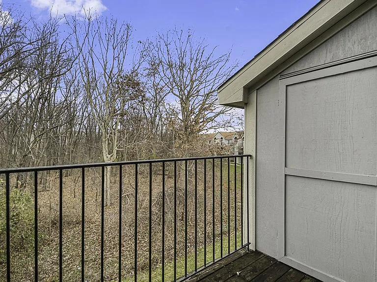 Indian Lakes Apartments — Photo 27