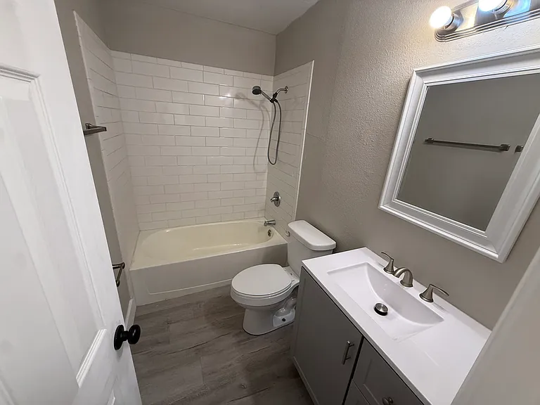 703 S 8th Ave #4A — Photo 2