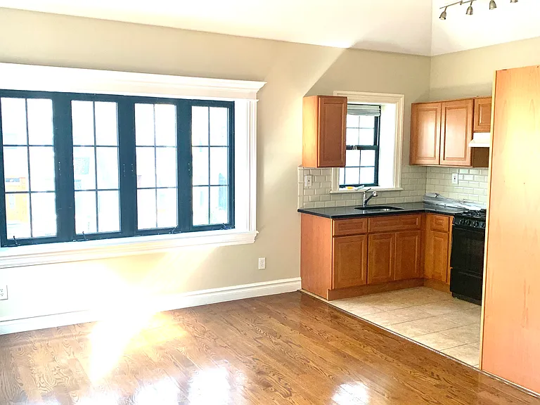 40 Sterling St #2 — Photo 2