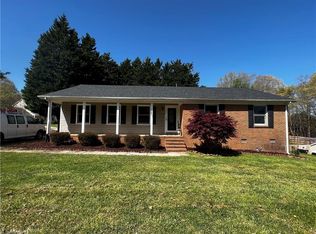 5801 Chinaberry Pl, Greensboro, NC 27405