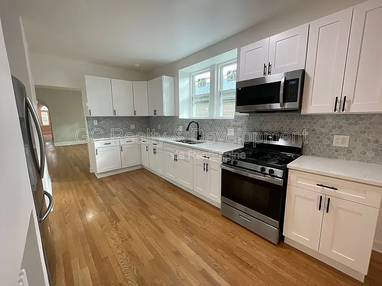 7512 N Claremont Ave #2 — Photo 6
