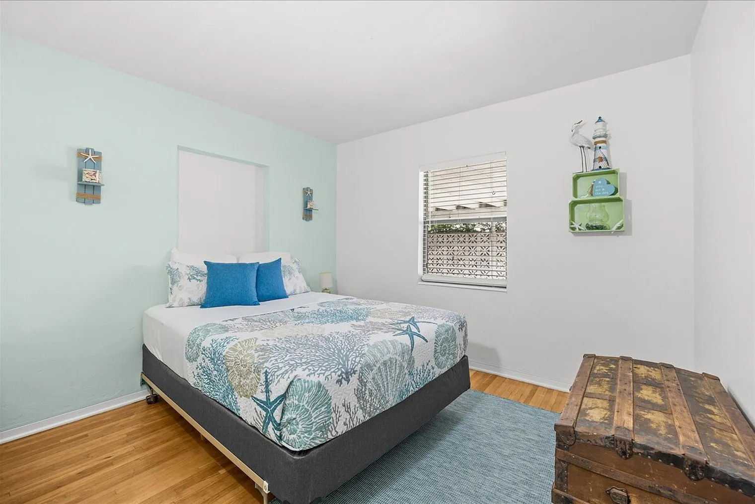 3 bed, 1.0 bath, $4,730 — Photo 2
