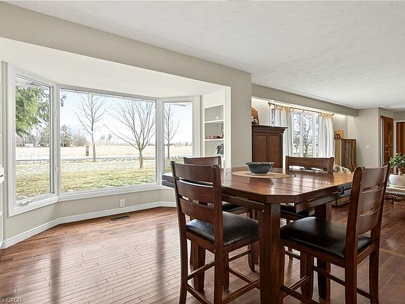 5th image of 548 Book Rd E