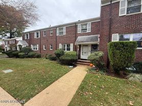 82 Manor Dr, Red Bank, NJ