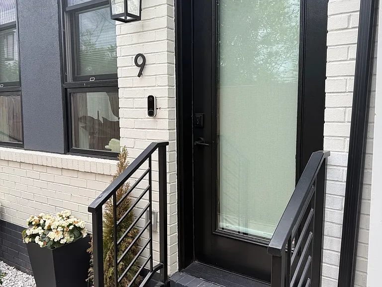 217 16th St NE #9 — Photo 7