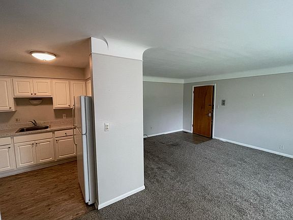 5th image of 28421 Jefferson Ave APT 4