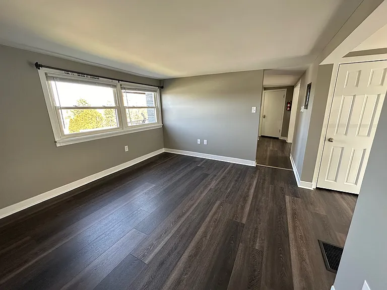210 Hill St — Photo 15