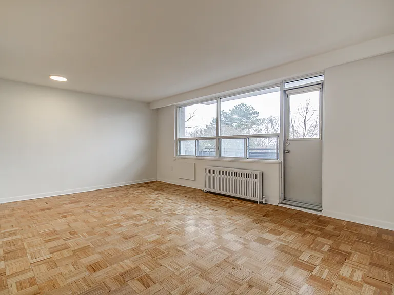 1833 Bayview Ave — Photo 17