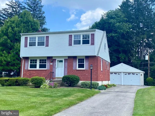 605 Delft Ln, Hatboro, PA 19040