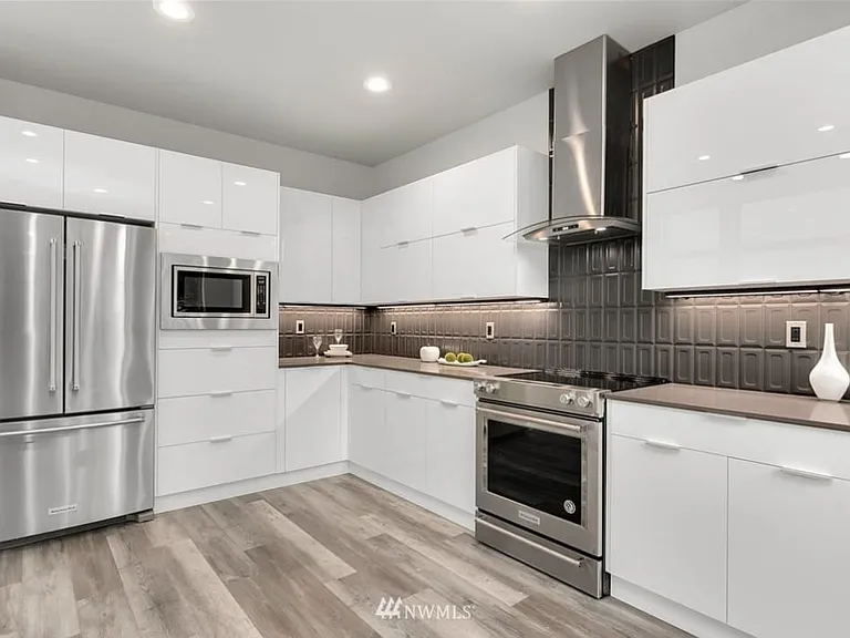 5251 Fauntleroy Way SW — Photo 8