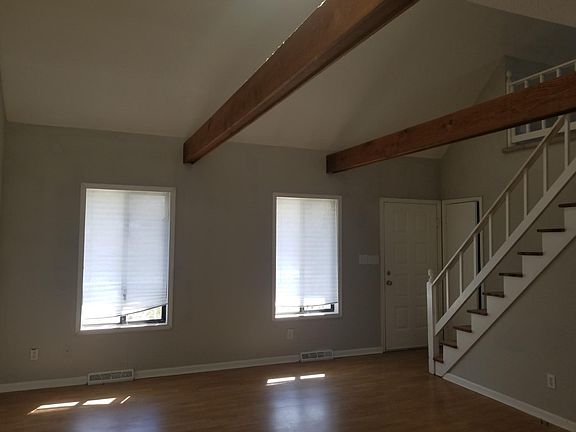 2nd image of 120 Cobblestone Dr